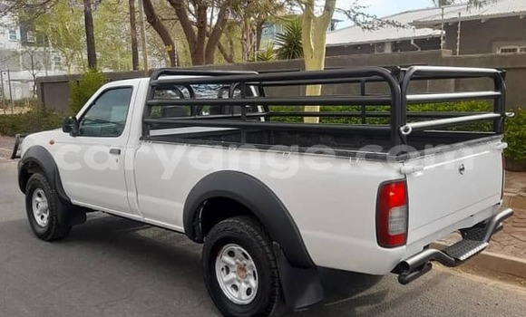 Buy Used Nissan NP 300 White Car in Gobabis in Omaheke Buy Used Nissan NP 300 White Car in Gobabis in Omaheke