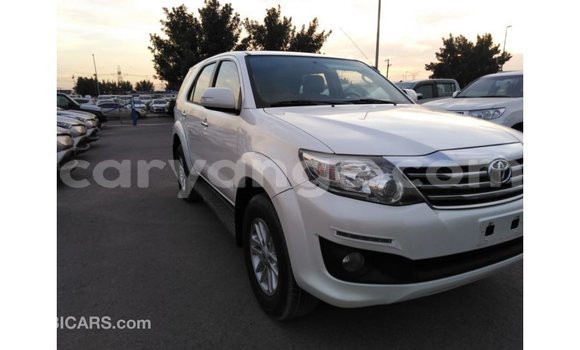 Acheter Import Voiture Toyota Fortuner Blanc à Import - Dubai, Namibie Acheter Import Voiture Toyota Fortuner Blanc à Import - Dubai, Namibie