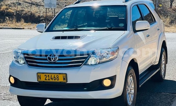 Acheter Occasion Voiture Toyota Fortuner Blanc à Windhoek, Namibie