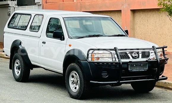 Acheter Occasion Voiture Nissan NP 300 Blanc à Import - Dubai, Namibie Acheter Occasion Voiture Nissan NP 300 Blanc à Import - Dubai, Namibie
