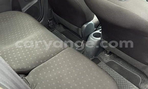 Acheter Occasion Voiture Toyota Yaris Rouge à Windhoek, Namibie Acheter Occasion Voiture Toyota Yaris Rouge à Windhoek, Namibie