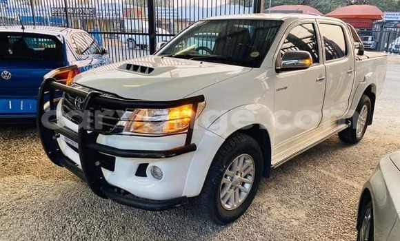 Acheter Occasion Voiture Toyota Hilux Blanc à Windhoek, Namibie Acheter Occasion Voiture Toyota Hilux Blanc à Windhoek, Namibie