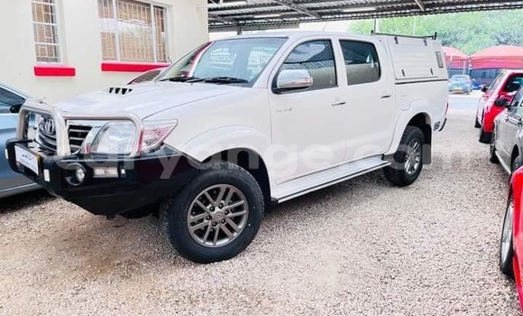 Acheter Occasion Voiture Toyota Hilux Blanc à Windhoek, Namibie Acheter Occasion Voiture Toyota Hilux Blanc à Windhoek, Namibie