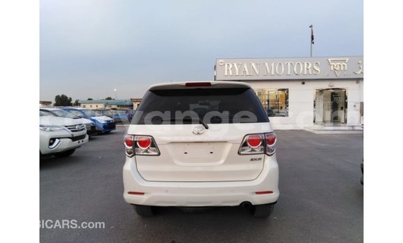 Acheter Import Voiture Toyota Fortuner Blanc à Import - Dubai, Namibie Acheter Import Voiture Toyota Fortuner Blanc à Import - Dubai, Namibie