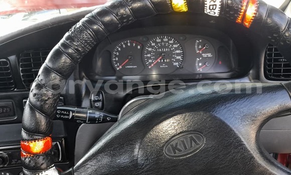 Acheter Occasion Voiture Kia Shuma Rouge à Windhoek, Namibie Acheter Occasion Voiture Kia Shuma Rouge à Windhoek, Namibie