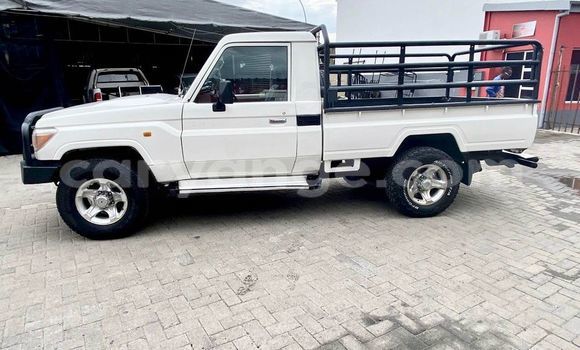 Buy Used Toyota Land Cruiser White Car in Windhoek in Namibia
