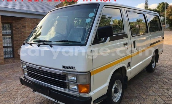 Buy Used Toyota Hi Ace White Car in Windhoek in Namibia
