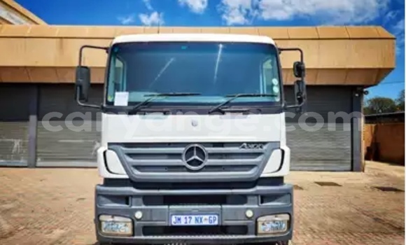 Buy Used Mercedes‒Benz Truck White Truck in Windhoek in Namibia Buy Used Mercedes‒Benz Truck White Truck in Windhoek in Namibia