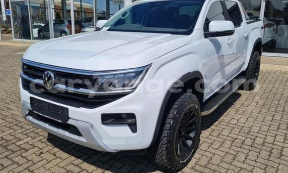 Buy Used Volkswagen Amarok White Car in Windhoek in Namibia