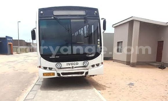 Acheter Occasion Voiture IVECO Massif Blanc à Walvis Bay, Namibie Acheter Occasion Voiture IVECO Massif Blanc à Walvis Bay, Namibie