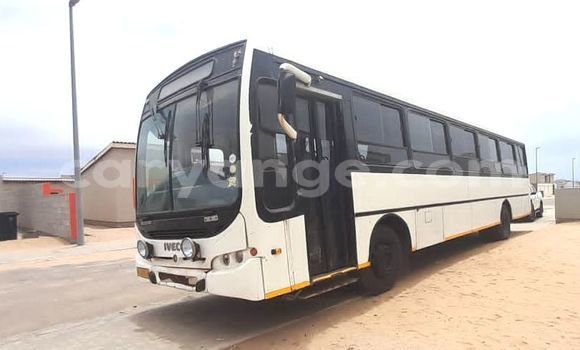 Acheter Occasion Voiture IVECO Massif Blanc à Walvis Bay, Namibie Acheter Occasion Voiture IVECO Massif Blanc à Walvis Bay, Namibie