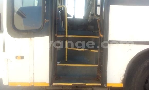 Acheter Occasion Voiture IVECO Massif Blanc à Walvis Bay, Namibie Acheter Occasion Voiture IVECO Massif Blanc à Walvis Bay, Namibie