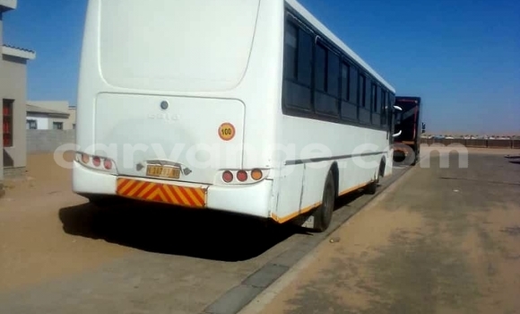 Acheter Occasion Voiture IVECO Massif Blanc à Walvis Bay, Namibie Acheter Occasion Voiture IVECO Massif Blanc à Walvis Bay, Namibie