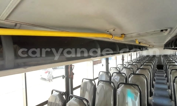 Acheter Occasion Voiture IVECO Massif Blanc à Walvis Bay, Namibie Acheter Occasion Voiture IVECO Massif Blanc à Walvis Bay, Namibie