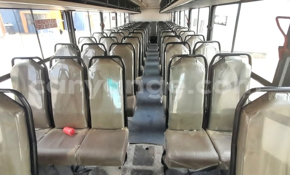 Acheter Occasion Voiture IVECO Massif Blanc à Walvis Bay, Namibie Acheter Occasion Voiture IVECO Massif Blanc à Walvis Bay, Namibie