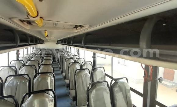 Acheter Occasion Voiture IVECO Massif Blanc à Walvis Bay, Namibie Acheter Occasion Voiture IVECO Massif Blanc à Walvis Bay, Namibie