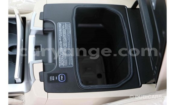 Acheter Import Voiture Toyota Land Cruiser Noir à Import - Dubai, Namibie Acheter Import Voiture Toyota Land Cruiser Noir à Import - Dubai, Namibie