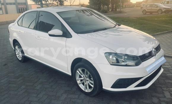Acheter Occasion Voiture Volkswagen Polo Blanc à Swakopmund, Namibie Acheter Occasion Voiture Volkswagen Polo Blanc à Swakopmund, Namibie