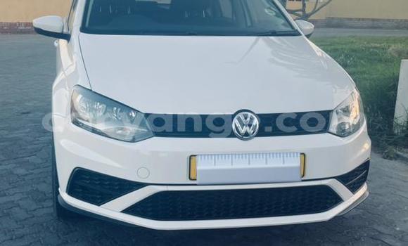 Acheter Occasion Voiture Volkswagen Polo Blanc à Swakopmund, Namibie Acheter Occasion Voiture Volkswagen Polo Blanc à Swakopmund, Namibie