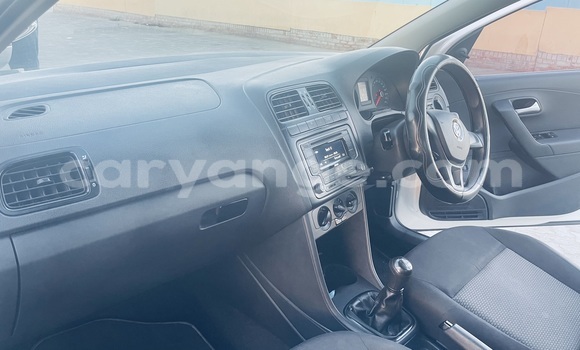 Acheter Occasion Voiture Volkswagen Polo Blanc à Swakopmund, Namibie Acheter Occasion Voiture Volkswagen Polo Blanc à Swakopmund, Namibie