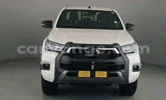 Buy Used Toyota Hilux White Car in Gobabis in Omaheke