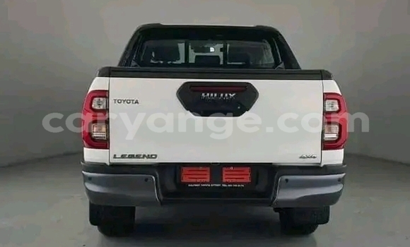Acheter Occasion Voiture Toyota Hilux Blanc à Gobabis, Omaheke Acheter Occasion Voiture Toyota Hilux Blanc à Gobabis, Omaheke