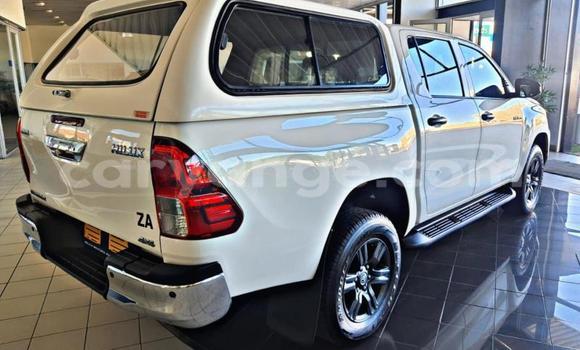 Buy Used Toyota Hilux White Car in Gobabis in Omaheke Buy Used Toyota Hilux White Car in Gobabis in Omaheke