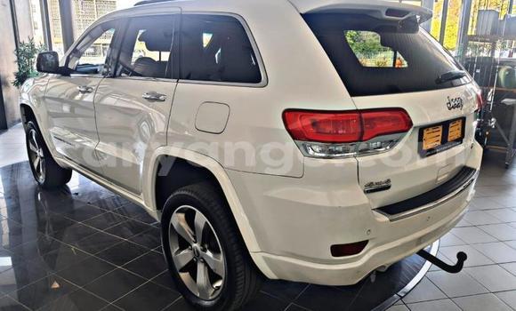 Acheter Occasion Voiture Jeep Grand Cherokee Blanc à Gobabis, Omaheke Acheter Occasion Voiture Jeep Grand Cherokee Blanc à Gobabis, Omaheke