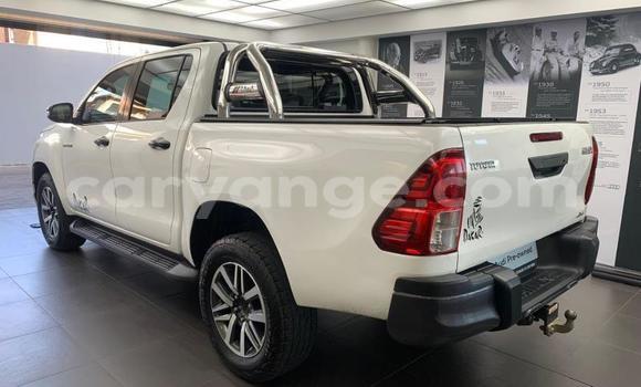 Buy Used Toyota Hilux White Car in Gobabis in Omaheke Buy Used Toyota Hilux White Car in Gobabis in Omaheke