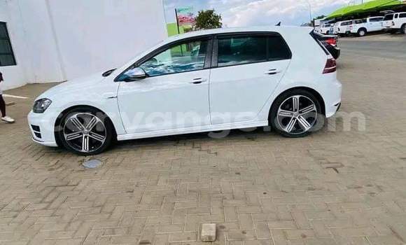 Acheter Occasion Voiture Volkswagen Golf Blanc à Grootfontein, Namibie Acheter Occasion Voiture Volkswagen Golf Blanc à Grootfontein, Namibie