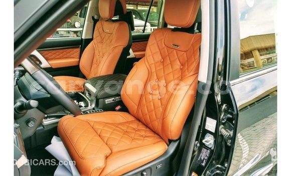 Acheter Import Voiture Toyota Land Cruiser Noir à Import - Dubai, Namibie Acheter Import Voiture Toyota Land Cruiser Noir à Import - Dubai, Namibie