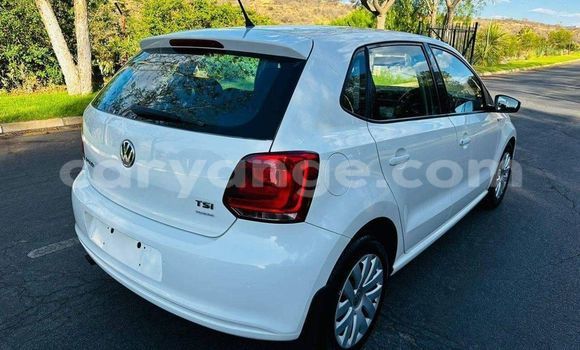 Acheter Occasion Voiture Volkswagen Polo Blanc à Grootfontein, Namibie Acheter Occasion Voiture Volkswagen Polo Blanc à Grootfontein, Namibie
