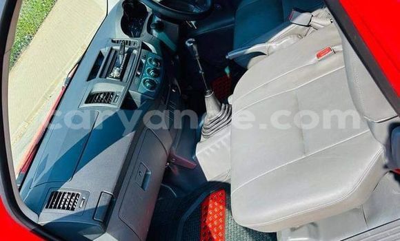 Acheter Occasion Voiture Toyota Ventury Rouge à Grootfontein, Namibie Acheter Occasion Voiture Toyota Ventury Rouge à Grootfontein, Namibie