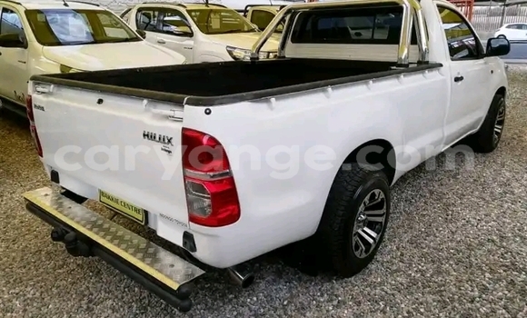 Acheter Occasion Voiture Toyota Hilux Blanc à Windhoek, Namibie