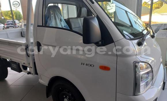 Buy Used Hyundai H1 White Car in Gobabis in Omaheke