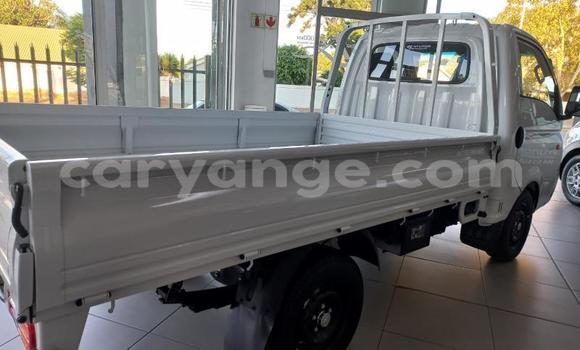 Buy Used Hyundai H1 White Car in Gobabis in Omaheke Buy Used Hyundai H1 White Car in Gobabis in Omaheke