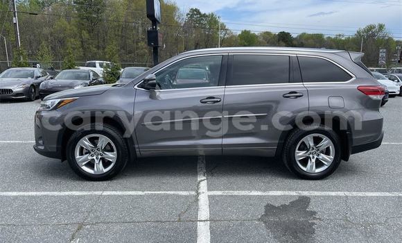 Buy Used Toyota Highlander Silver Car in Windhoek in Namibia