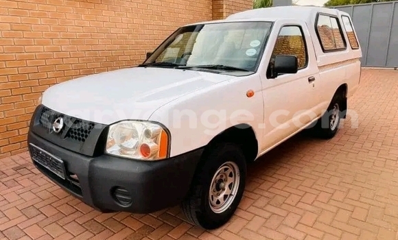 Buy Used Nissan NP 300 White Car in Gobabis in Omaheke Buy Used Nissan NP 300 White Car in Gobabis in Omaheke