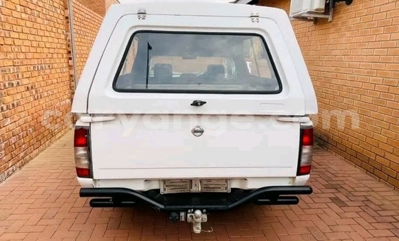 Buy Used Nissan NP 300 White Car in Gobabis in Omaheke Buy Used Nissan NP 300 White Car in Gobabis in Omaheke