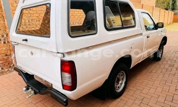 Buy Used Nissan NP 300 White Car in Gobabis in Omaheke Buy Used Nissan NP 300 White Car in Gobabis in Omaheke
