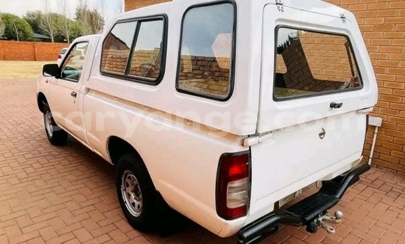Buy Used Nissan NP 300 White Car in Gobabis in Omaheke Buy Used Nissan NP 300 White Car in Gobabis in Omaheke