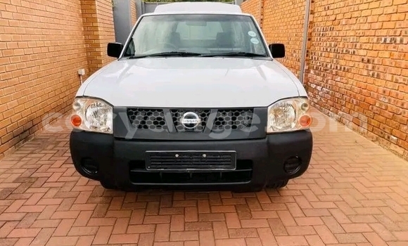 Buy Used Nissan NP 300 White Car in Gobabis in Omaheke Buy Used Nissan NP 300 White Car in Gobabis in Omaheke