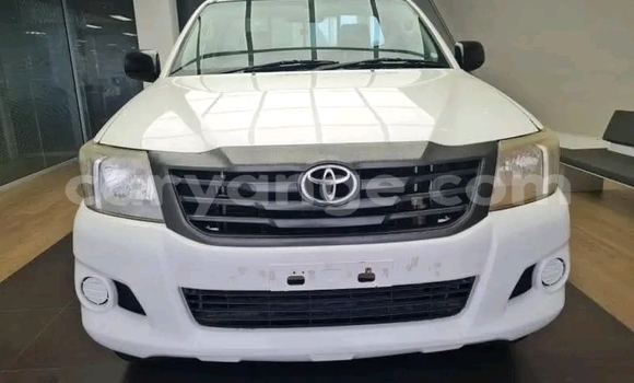 Buy Used Toyota Hilux White Car in Gobabis in Omaheke