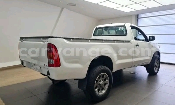 Buy Used Toyota Hilux White Car in Gobabis in Omaheke Buy Used Toyota Hilux White Car in Gobabis in Omaheke