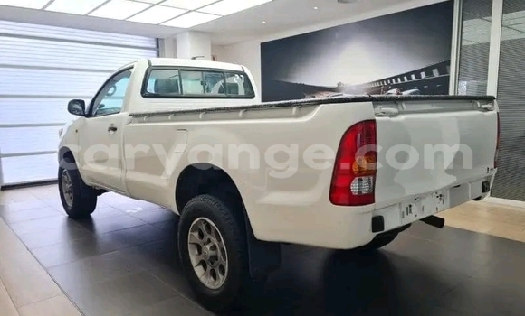 Buy Used Toyota Hilux White Car in Gobabis in Omaheke Buy Used Toyota Hilux White Car in Gobabis in Omaheke