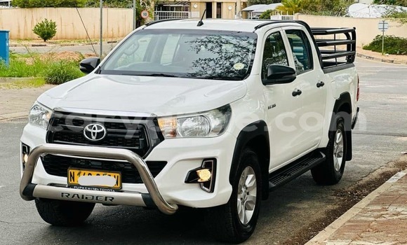 Acheter Occasion Voiture Toyota Hilux Blanc à Henties Bay, Erongo Acheter Occasion Voiture Toyota Hilux Blanc à Henties Bay, Erongo