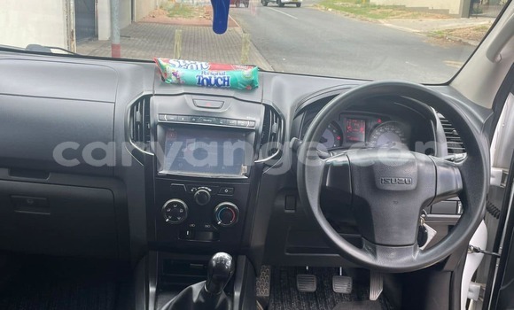 Acheter Occasion Voiture Isuzu D–MAX Blanc à Grootfontein, Namibie Acheter Occasion Voiture Isuzu D–MAX Blanc à Grootfontein, Namibie