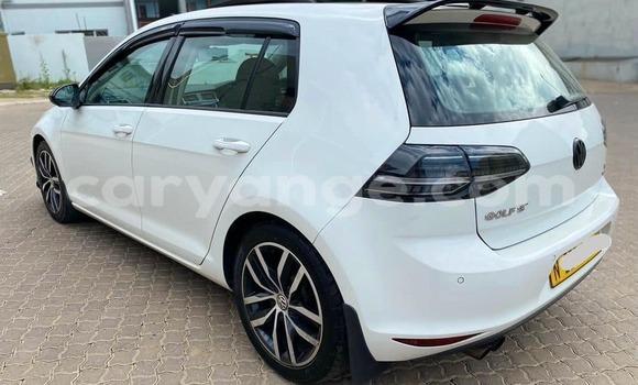 Acheter Occasion Voiture Volkswagen Golf Blanc à Grootfontein, Namibie Acheter Occasion Voiture Volkswagen Golf Blanc à Grootfontein, Namibie