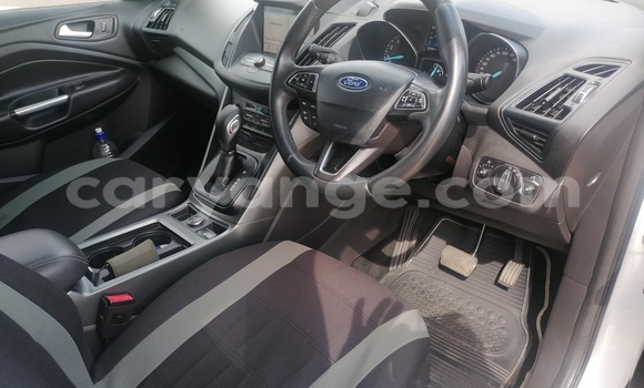 Acheter Occasion Voiture Ford Kuga Blanc à Windhoek, Namibie Acheter Occasion Voiture Ford Kuga Blanc à Windhoek, Namibie