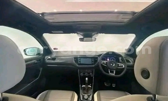 Buy Used Volkswagen T-Roc White Car in Gobabis in Omaheke Buy Used Volkswagen T-Roc White Car in Gobabis in Omaheke